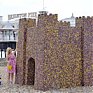 Шоколадный замок построили на пляже в Англии