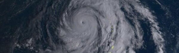 На Японию движется мощнейший за последние 60 лет тайфун