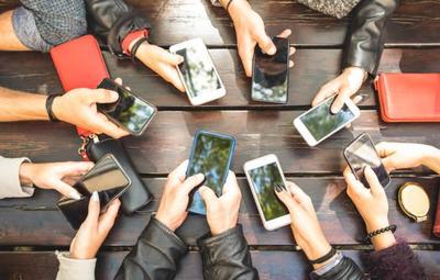 В Госдуме предложили создать всероссийский День без смартфона