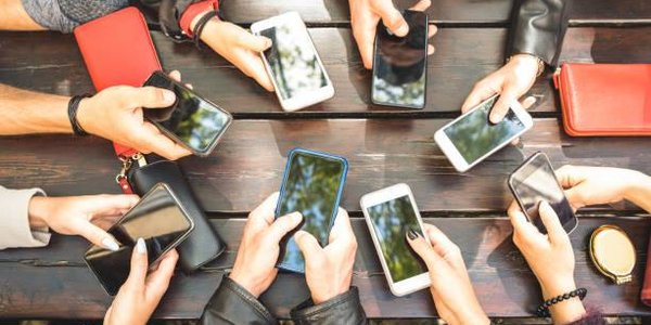 В Госдуме предложили создать всероссийский День без смартфона