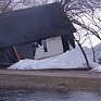 Канадский пляж укрыло снегом и льдом