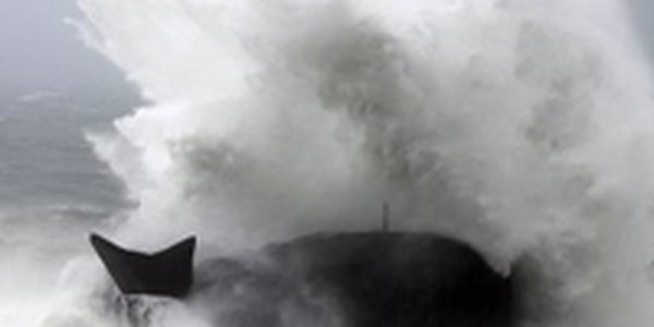 Сильнейший тайфун MELOR бушует на юге Японии 