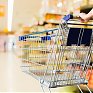 Россияне рекордно сократили траты в магазинах