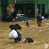 Тайфун KETSANA вызвал сильнейшее наводнение на Филиппинах (ФОТО) 