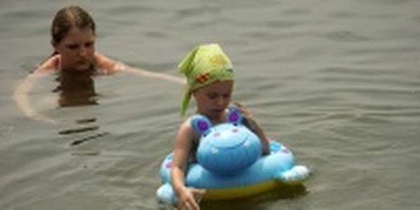 В Крыму начался купальный сезон