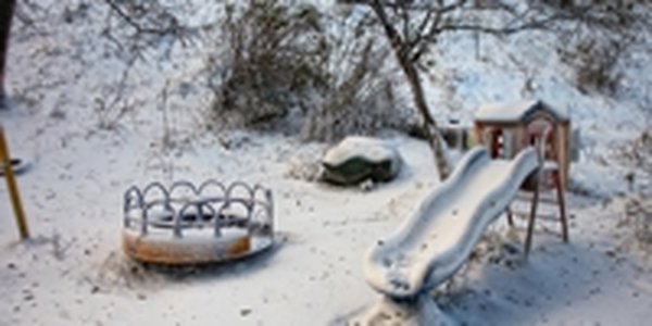 Циклон продолжает смещаться вдоль восточного побережья