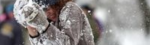 Снежная битва в Познани собрала несколько сотен человек