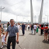 Владивосток погулял по долгожданному мосту
