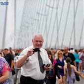 Владивосток погулял по долгожданному мосту