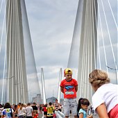 Владивосток погулял по долгожданному мосту