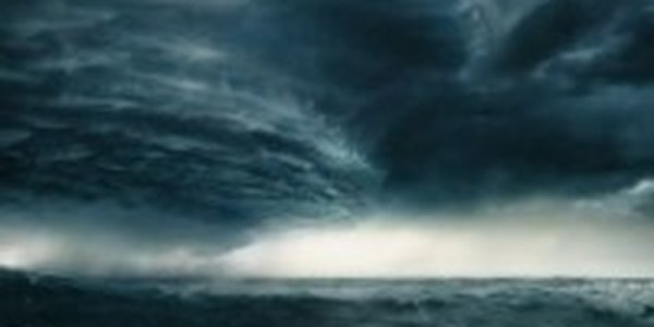 Тайфун «NIDA» достиг максимума