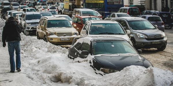 Очередной снегопад блокировал дороги Владивостока