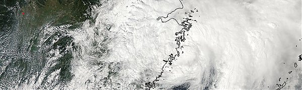 К южным районам Японии приближается тайфун «Фонг-Вонг»