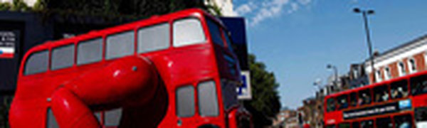 Двухэтажный автобус отжимается перед Олимпиадой
