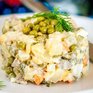 Диетологи рассказали, как сделать салат оливье полезным