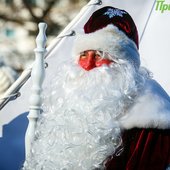 Во Владивостоке впервые прошло шествие Дедов Морозов