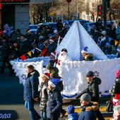 Во Владивостоке впервые прошло шествие Дедов Морозов