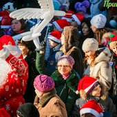 Во Владивостоке впервые прошло шествие Дедов Морозов
