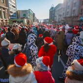 Во Владивостоке впервые прошло шествие Дедов Морозов