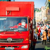 Во Владивостоке впервые прошло шествие Дедов Морозов