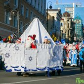 Во Владивостоке впервые прошло шествие Дедов Морозов