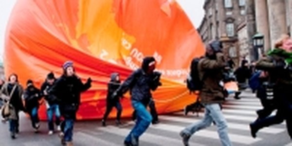  Демонстранты на конференции в Копенгагене(ФОТО)