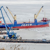 Зимняя жизнь морского города