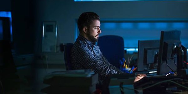 Более 60 % россиян постоянно работают по ночам и в выходные