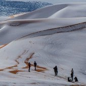 В пустыне Сахара второй год подряд выпал снег (ФОТО)