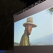 Открытый кинотеатр во Владивостоке