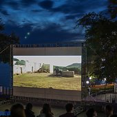 Открытый кинотеатр во Владивостоке