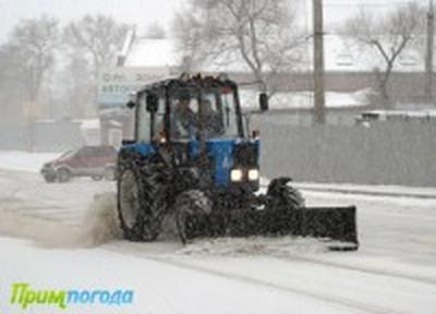 Дорожная техника готова выйти на уборку снега Дорожная техника готова выйти на уборку снега