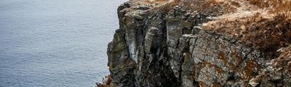 С 3 апреля ограничили въезд на пляжи Русского острова