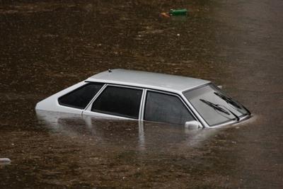 Липецк ушел под воду из-за мощного ливня (ФОТО) Липецк ушел под воду из-за мощного ливня (ФОТО)