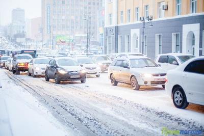 Жителей Владивостока просят воздержаться от поездок на личном транспорте