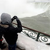 Из-за рекордных морозов в Северной Америке замерз Ниагарский водопад