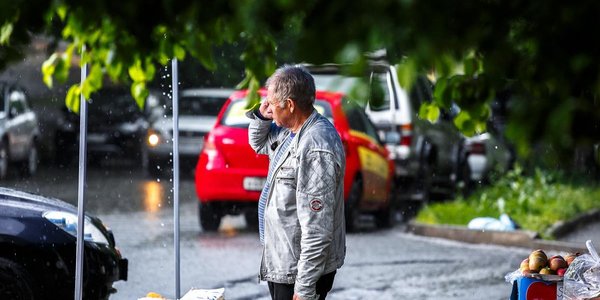 В воскресенье Приморье накроют сразу два циклона