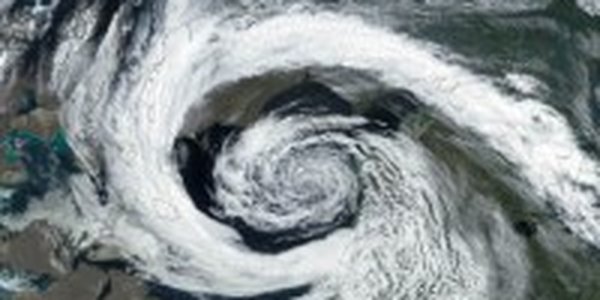 Тайфун «NIDA» теряет свою силу