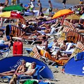 Фонтаны и кондиционеры спасают Европу и Америку от жары (ФОТО)
