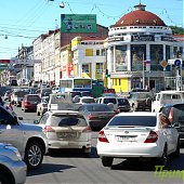 Новая транспортная схема в центре Владивостока стала причиной пробок (ФОТО)
