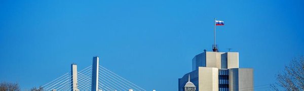 Во Владивостоке установилась солнечная, но ветреная погода