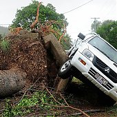 Тропический циклон Яси обрушился на Австралию 