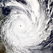 Тропический циклон Яси обрушился на Австралию 