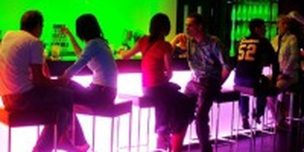 У нас не курят — в Вене открылся ночной клуб для некурящих