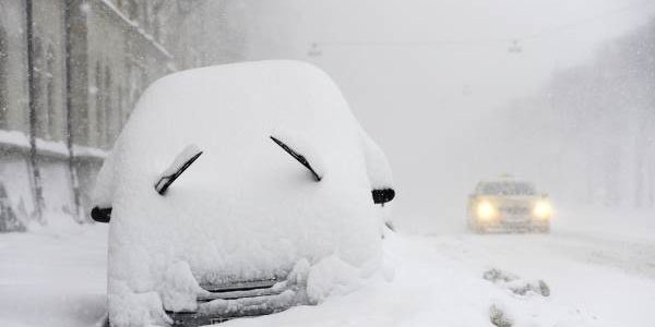 Всем автолюбителям: воздержитесь от дальних поездок в непогоду!