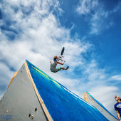 Fun Jumping: Прыжки в Амурский залив на велосипедах и роликах