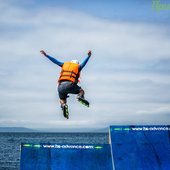 Fun Jumping: Прыжки в Амурский залив на велосипедах и роликах