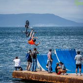 Fun Jumping: Прыжки в Амурский залив на велосипедах и роликах