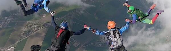 При каких погодных условиях нельзя осуществлять прыжки с парашютом