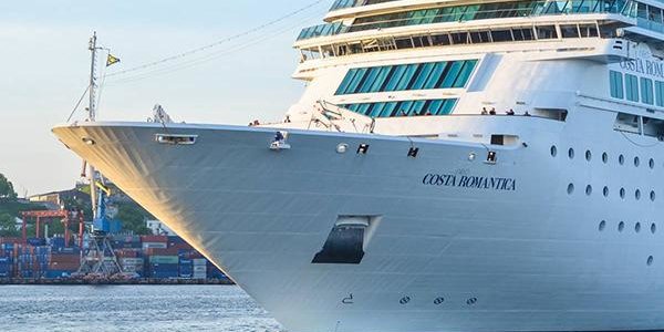 Завтра во Владивосток прибывает океанский лайнер «CostaNeoRomantica»
